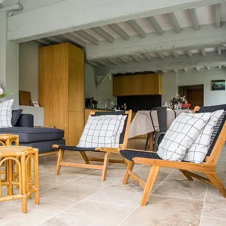 Ensemble De 2 De Charme - 15 Personnes